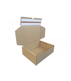 Caja troquelada automontable de envío con retorno boomerang, medidas 25x19x8,5 cm. Imagen lateral abierta